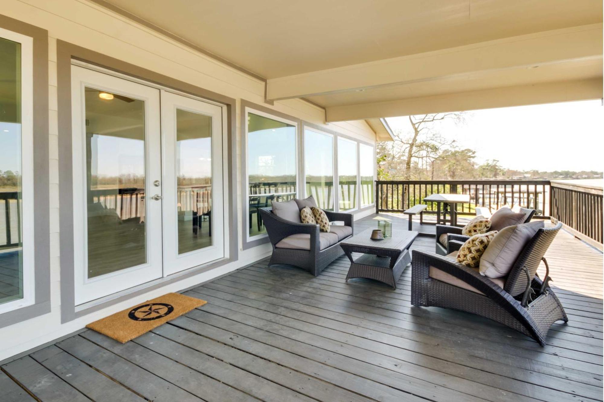 Spacious San Jacinto River Home With Waterfront Deck Houston Exterior photo